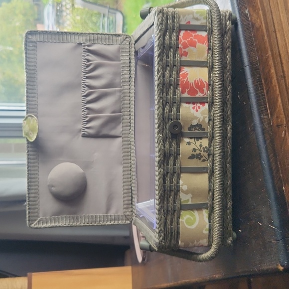 Sewing basket - Picture 3 of 5